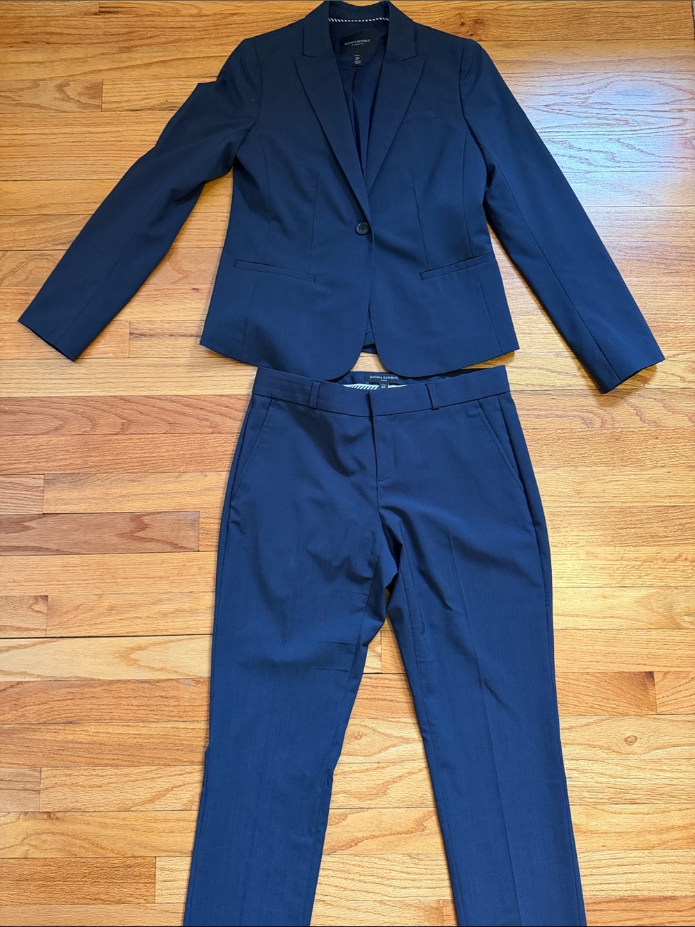 Banana Republic classic fit Navy Blazer & Pants Suit - Classic Two-Piece